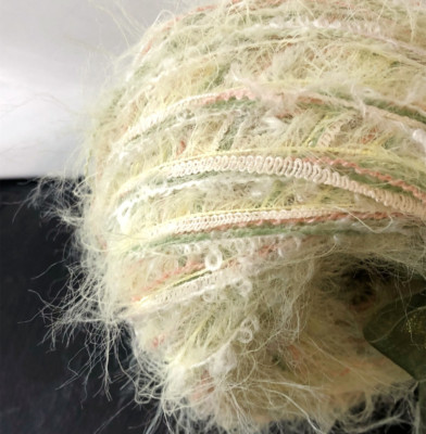 Art Garn Ball 50g. ausgefallenes Flauschgarn Mischung zartgelb und grün