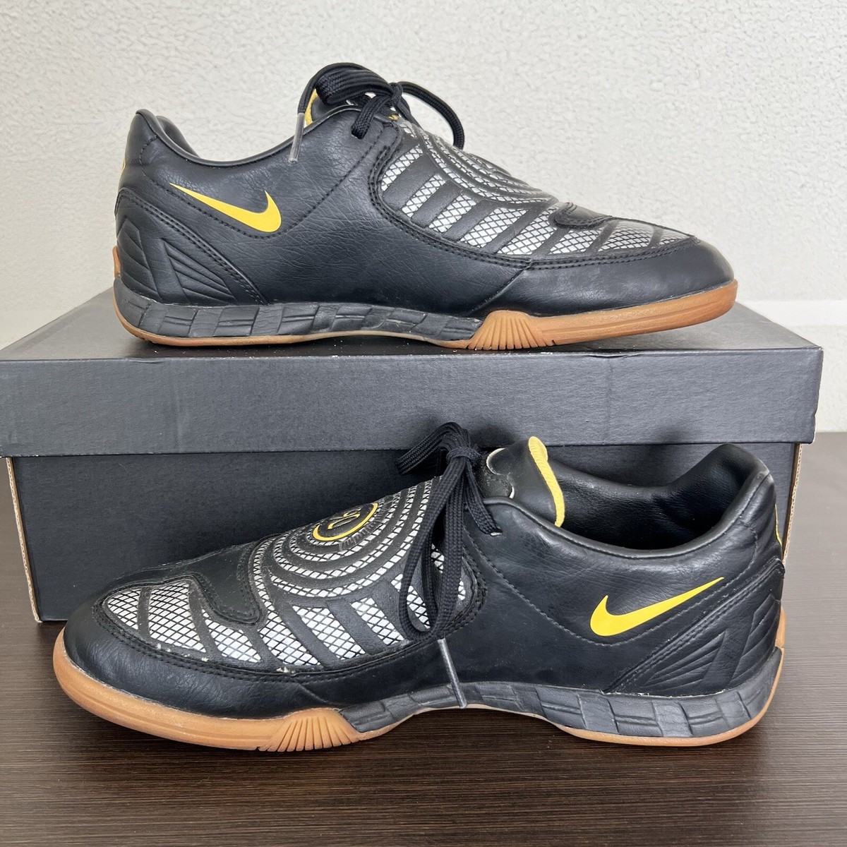 2008 Nike Total 90 Shoot II IC Black Yellow 318884-007 Men's Size