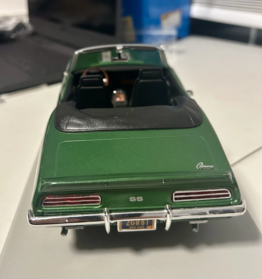ERTL American Muscle 1:18 1969 Chevy CAMARO SS/RS 396 Green Convertible - Image 4 of 4
