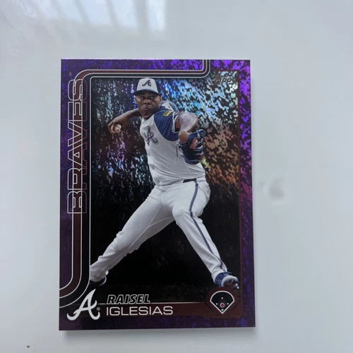 2025 TOPPS SERIES 1 Raisel Iglesias Purple Foil/250 Atlanta Braves 💎👀