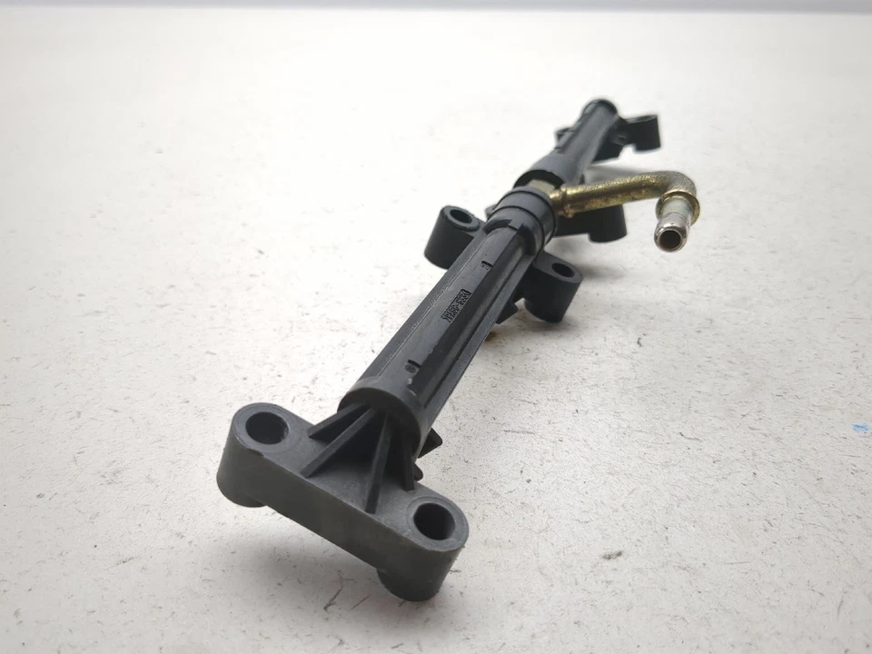 04 05 Carril inyector de combustible de gas Suzuki GSXR 600 750 Foto 3 de 4