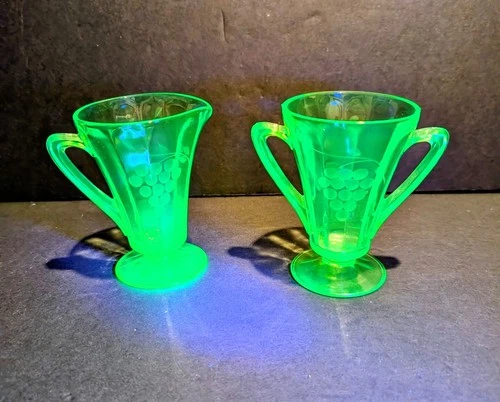 Uranium glass, creamer & Sugar, Anchor Hocking, Grape, depression, glows, 1930's