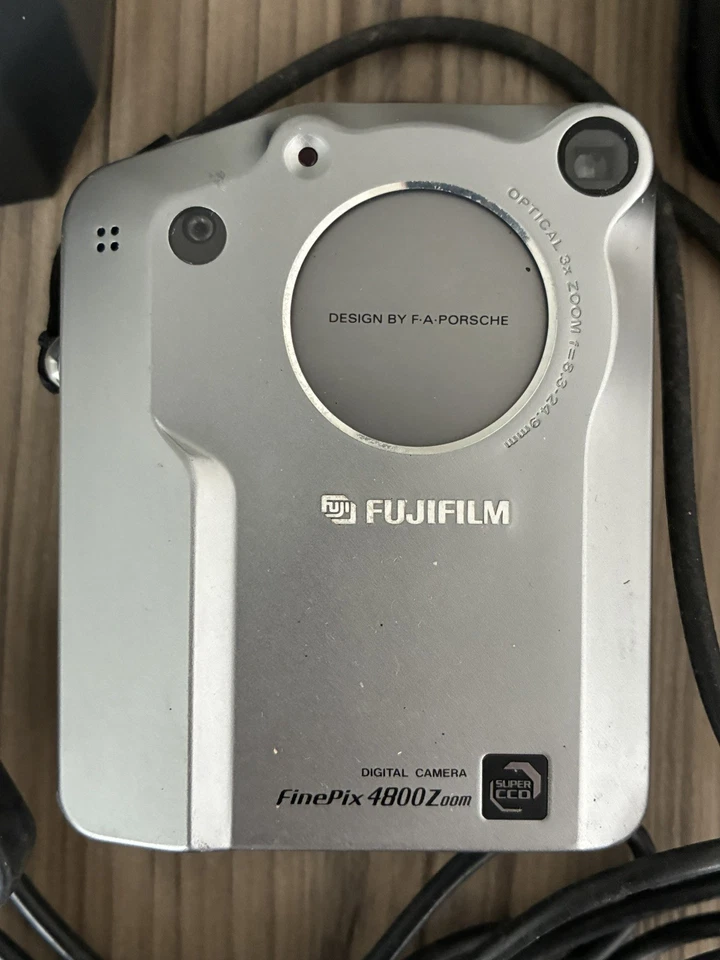 Fujifilm FinePix 4800 Zoom digital camera in good working order, photo 2 of 5