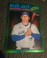 2026 Topps Heritage #223 Daulton Varsho Dark Green Chrome /99 Blue Jays