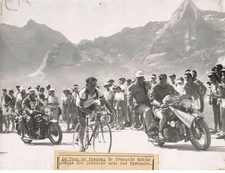 PHOTO CYCLISME #PPFG1459 TOUR DE FRANCE LE FRANCAIS ROBIC GRIMPE LES COLS DES