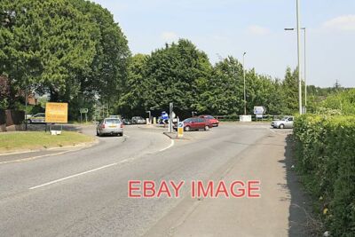 FOTO KREISVERKEHR AUF DER A354 HARNHAM SALISBURY A354 FÄHRT GERADEAUS; RECHTS IST T
