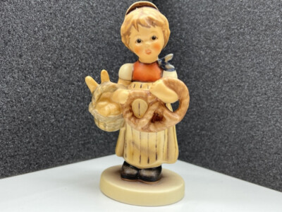 Hummel Figurine 2004 Freshly Baked 11cm. 1 Choice - Excellent Condition