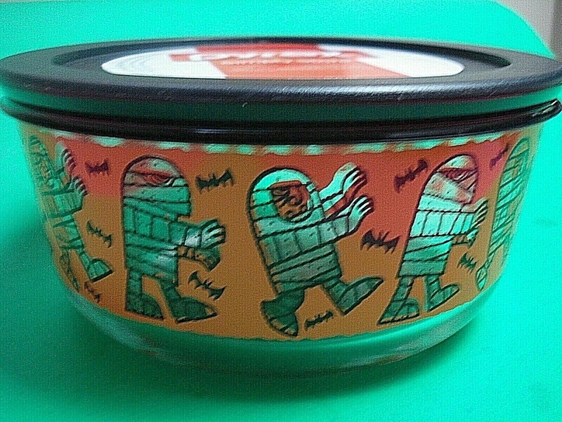 PYREX SIMPLY STORE HALLOWEEN COVERED BOWL MUMMY ZOMBIES 4 CUP NEW