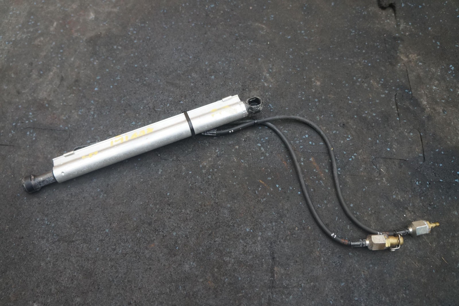 Left Convertible Roof Tension Bow Strut Cylinder 4G43-539A79-AA Aston Martin Db9