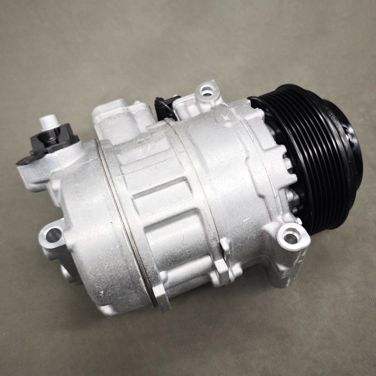 AC Compressor FOR BENTLEY ARNAGE TWIN TURBO V8 6.75L For ROLLS ROYCE PA100308PC