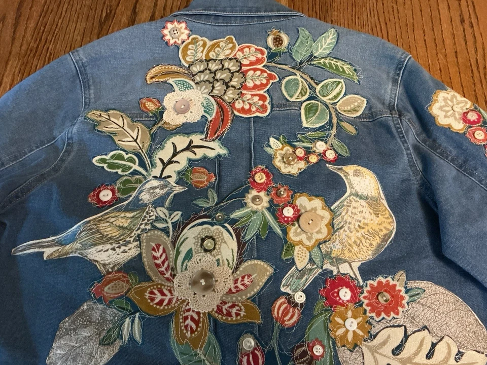 Chaqueta de Jean Floral Para Mujer Reformada Upcycle Usable Arte Boho Hippy Pájaro Grande Foto 4 de 4