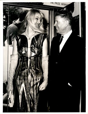 GA226 1964 Original UPI Photo MOVIE STAR LOTTE TARP & RUDY VALLEE @ NY  PREMIERE | eBay