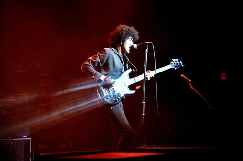 THIN LIZZY in concert Hammersmith 1983! 90 Rare PHOTOS! Phil Lynott final tour! - Foto 4 di 6