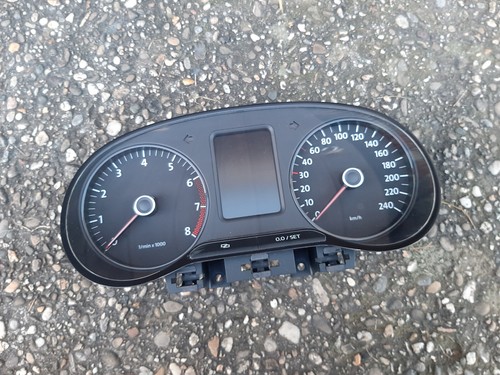 VW Polo 6R Bj2010  Tacho  Kombiinstrument  1,2 Benzin  CGP 44kw  6R0 920 860 C