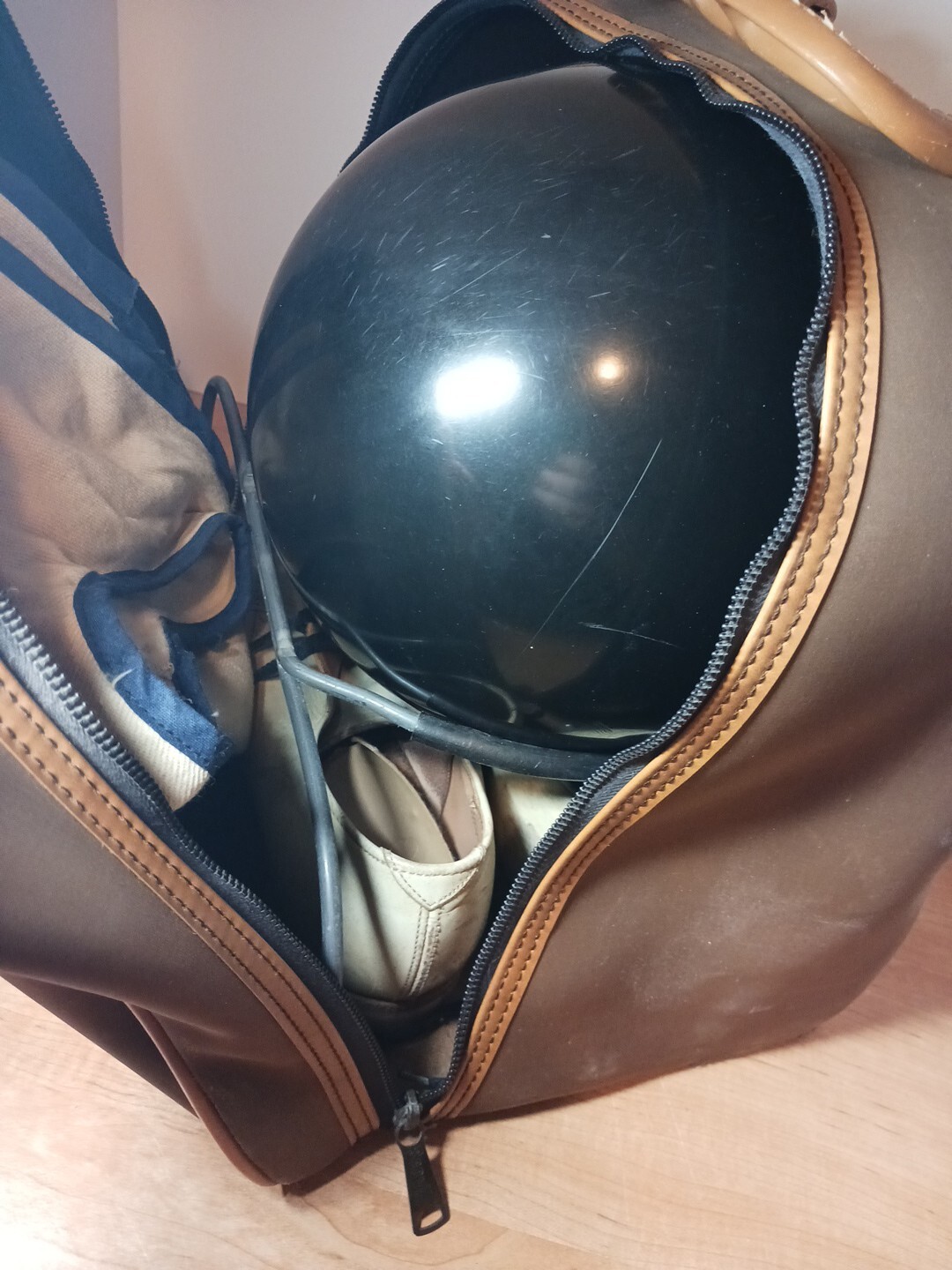 Vintage Brunswick Black Diamond 16 # Bowling Ball Bag Mens Sz 10? Leather Shoes