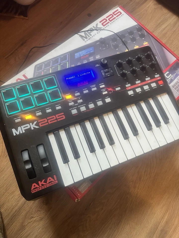 Akai MPK225 Professional Mini Midi Controller - Image 2 of 2