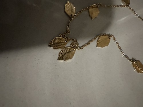 Vintage Avon Station Gold Tone Dainty Dangle Leaf Chain Necklace 16"