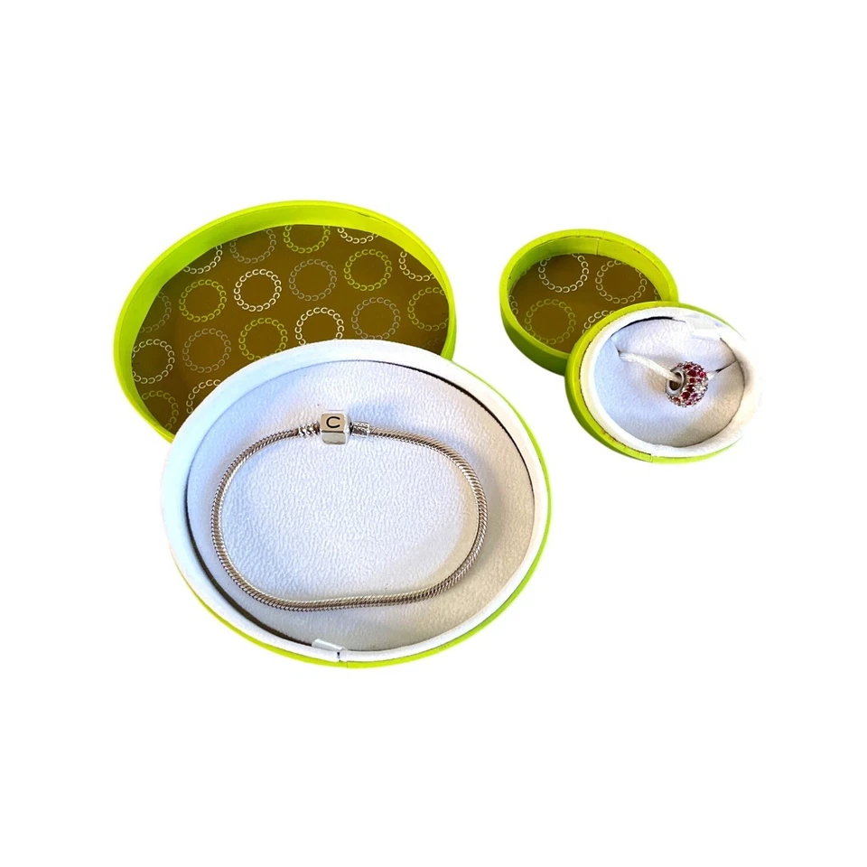 Pulsera Chamilia de plata de ley con dije de cristal rojo, rosa y transparente en caja de regalo Foto 3 de 4