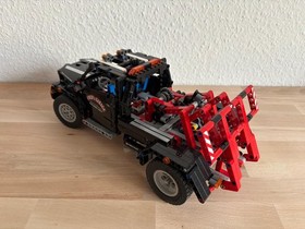 LEGO&reg; Technic Pick-Up Truck Fred's Garage / Set 9395 | Used