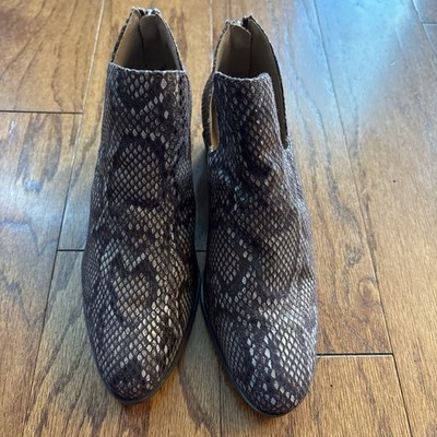 New Direction Women's Ankle Boots Brown Size 8M with Block Heel and Back Zip.