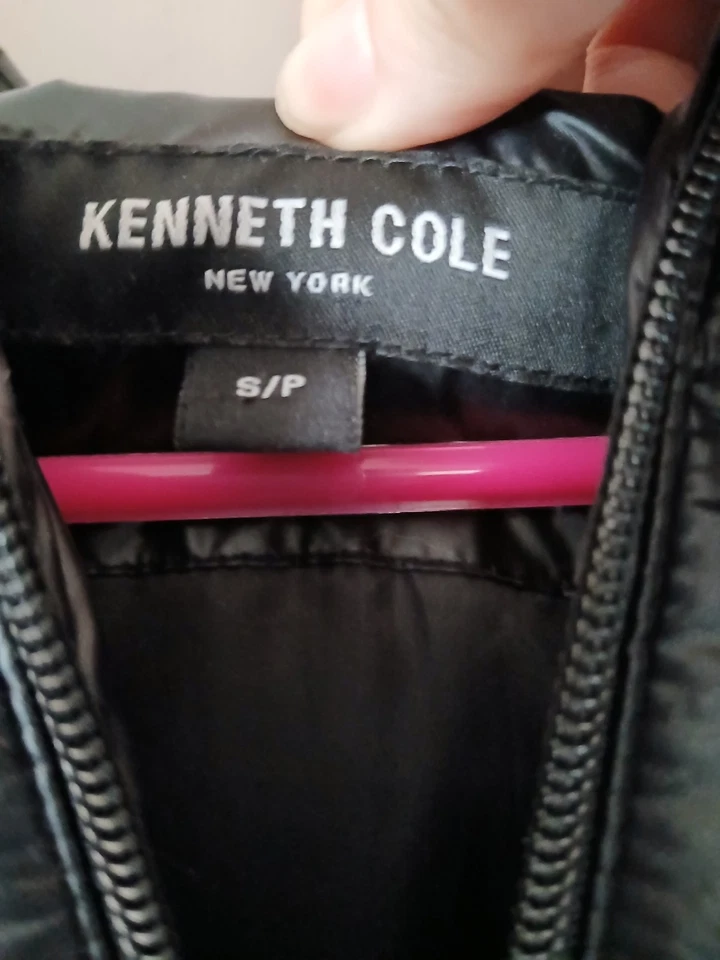 Abrigo largo acolchado acolchado negro talla pequeña Kenneth Cole New York para mujer Foto 3 de 4