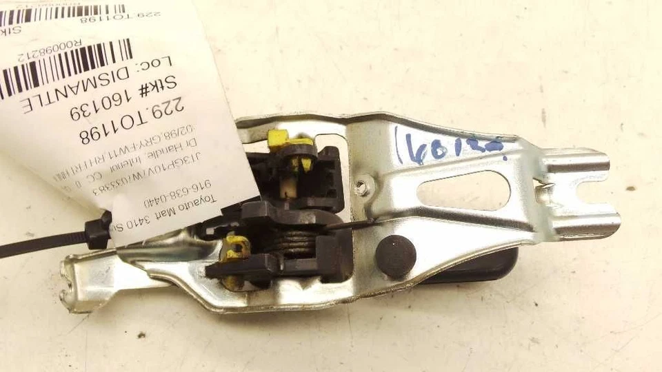 1998 TOYOTA RAV4 BASE PASSENGER SIDE FRONT INTERIOR DOOR HANDLE - Image 4 of 4