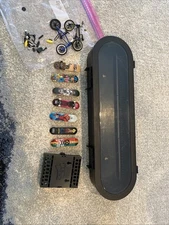 Spin Master 2009 TECH DECK Wall Mount Display Carrying Case With 7 Boards Plus