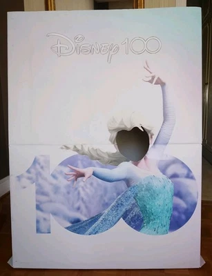 RARE PLV DISNEY 100 ANS Expo Paris 2025 130x96cm REINE DES NEIGES/Frozen/Elsa - Photo 1/4