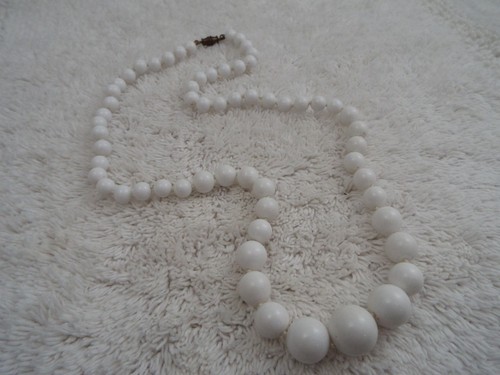 White Bead Necklace (A39) - 第 1/2 張圖片