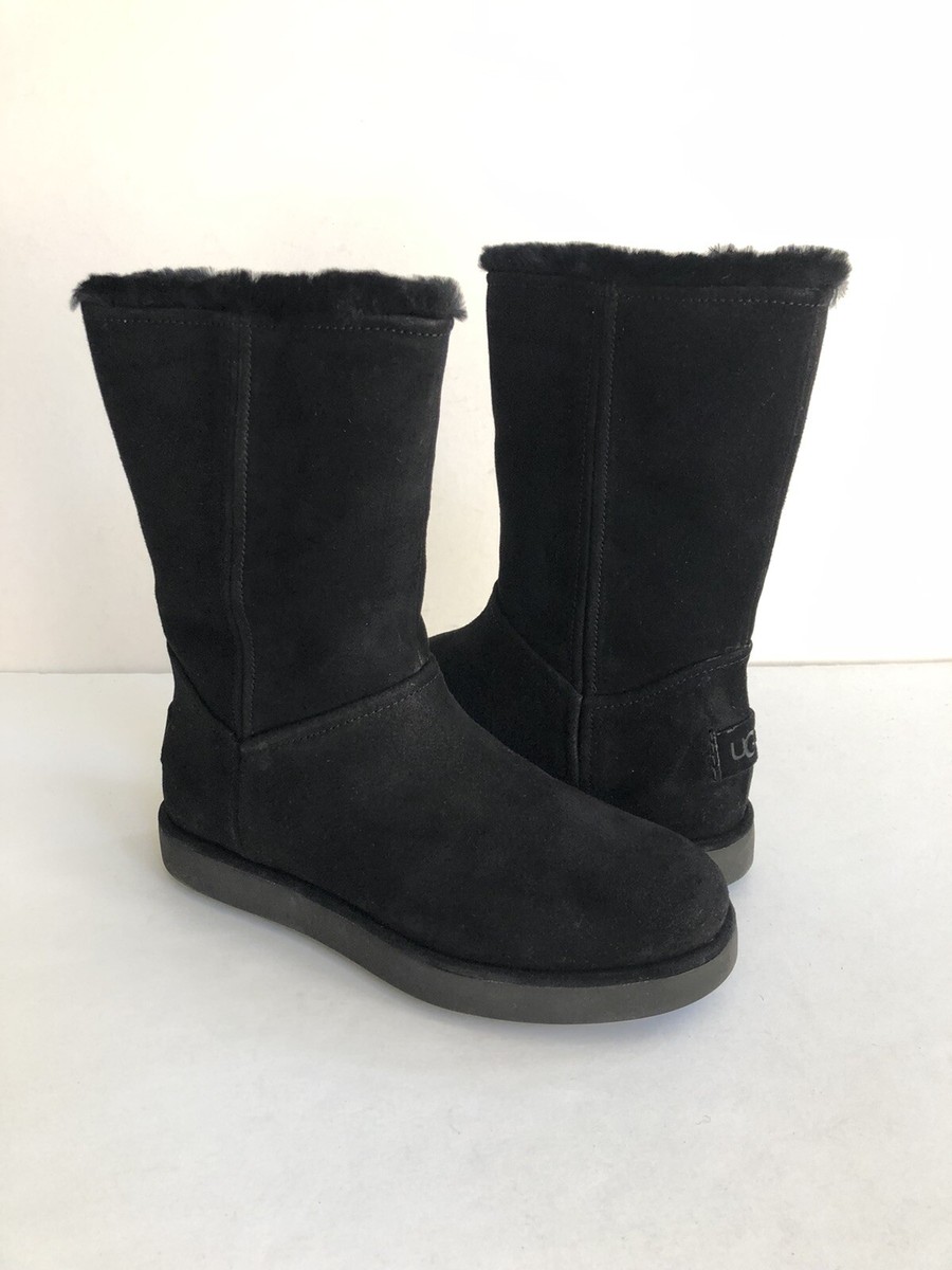 【新品】UGG W CLASSIC SHORT ブラック UGG CLASSIC SHORT BLVD BLACK ZIP WATER RESISTANT Boot US 9 / EU 40