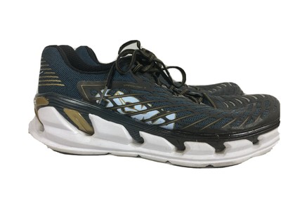 neutral tennis shoes