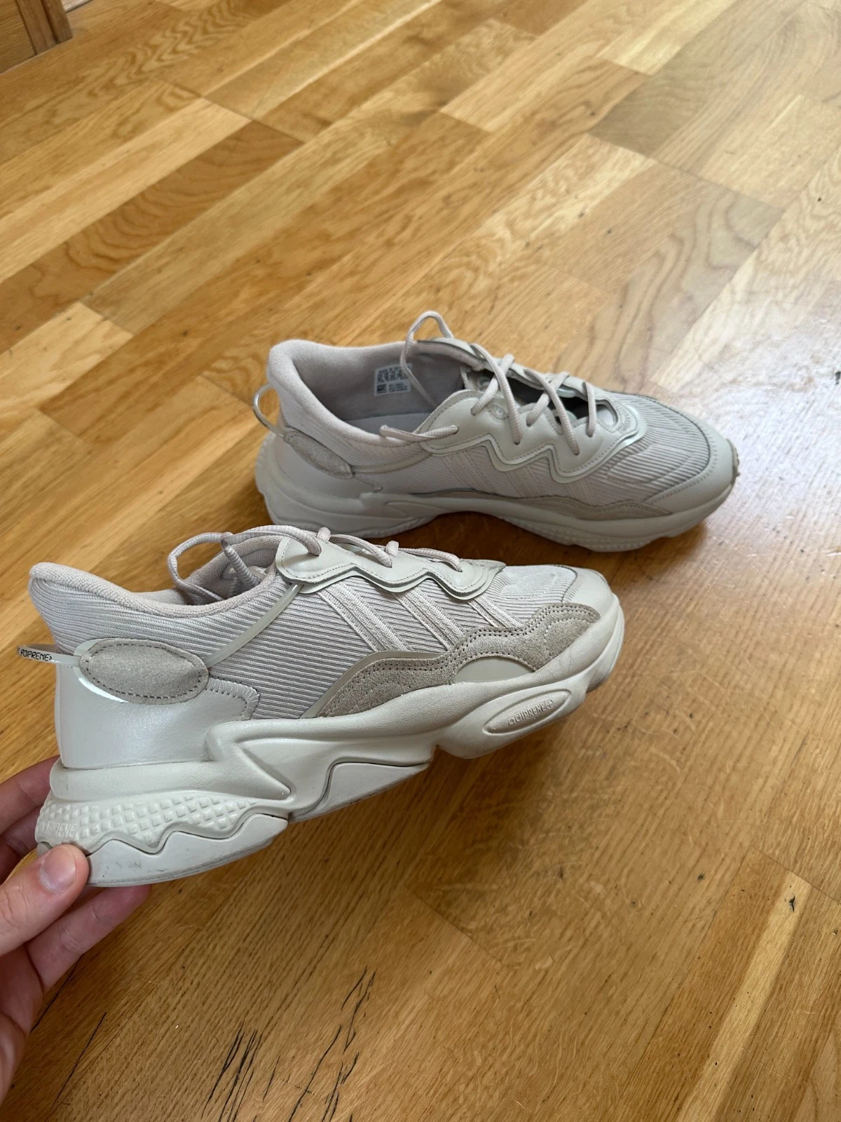 Adidas Originals Ozweego Scarpe da Ginnastica Uomo Taglia UK 10 (Indossate solo una volta)