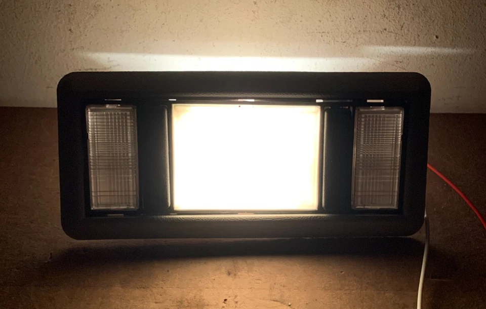 1988-1999 Chevy GMC CK1500 Silverado Truck Interior Dome Light Assembly 15686975 - Image 3 of 4