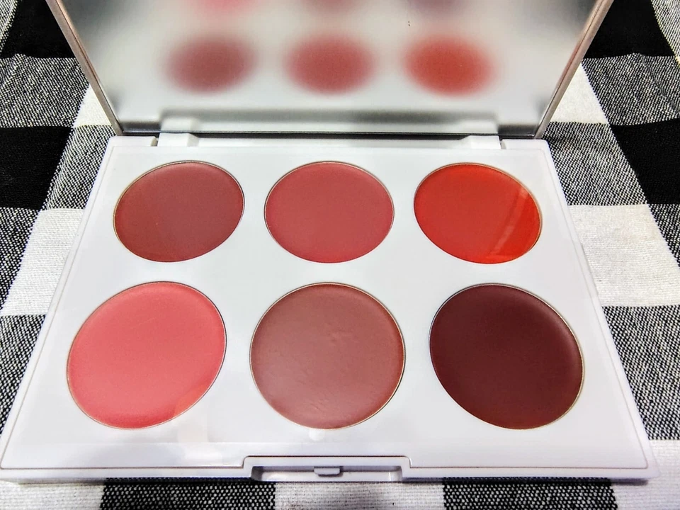 ICONIC London Multi-Use Lip & Cheek Palette- NEW - Image 4 of 4
