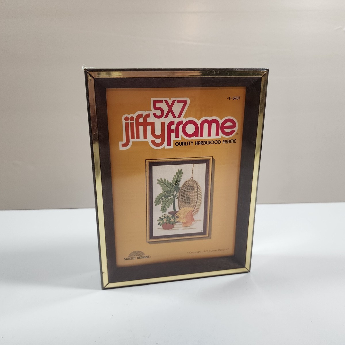 Vintage Sunset Designs Jiffy 5x7 Hardwood Frame Gold Edge Crewel