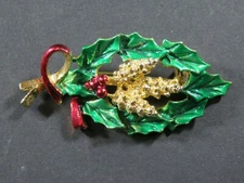 GORGEOUS Gerry's Christmas Brooch Enamel Holly Berry Pinecones Gold Tone B5487