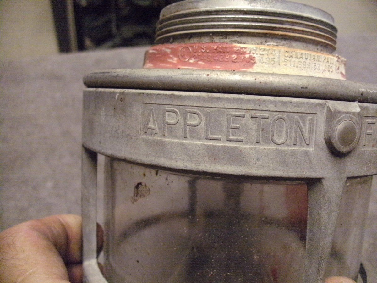 APPLETON Form 200 Explosion Proof Industrial Light Fixture