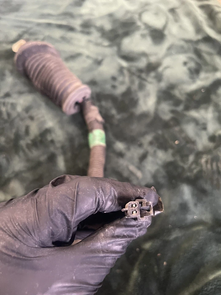 Arnés de puerta/cerradura ventana pasajero delantero derecho Pontiac Grand Prix 97-03 Foto 3 de 4