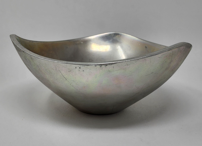 アメリカ製nambeメタルtricornerbowl Nambe Tri-Corner Alloy Metal Serving Bowl 11 in, #528 1967