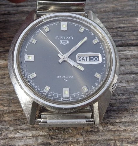 Vintage Men's Seiko 5 Automatic 23j Wristwatch Day/Date Black Dial Needs Work