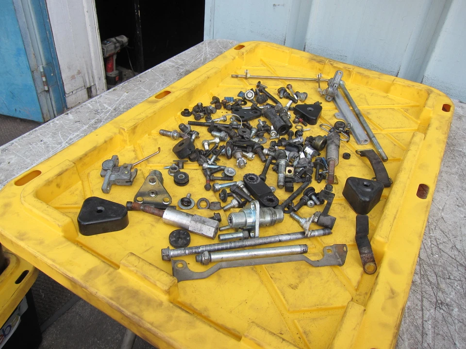 2001 Kawasaki Concours 1000 ZG1000A OEM HARDWARE Foto 4 de 4