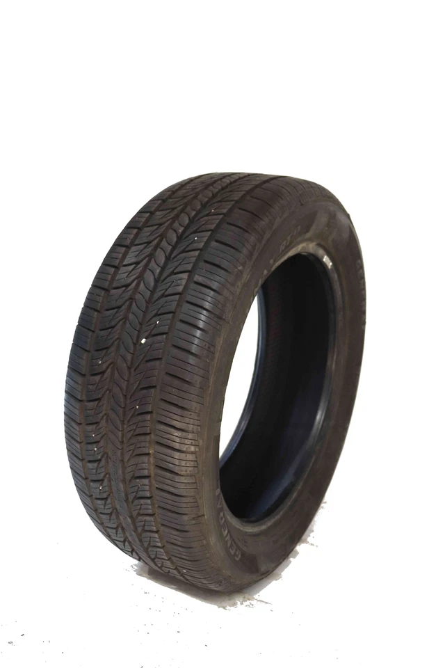 Neumático General P215/55R17 Altimax RT 43 94 V usado 8/32nds Foto 2 de 4