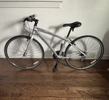 2016 Diamondback,Clarity 1,Woman's Bicycle in excellent condition, alpine seat￼