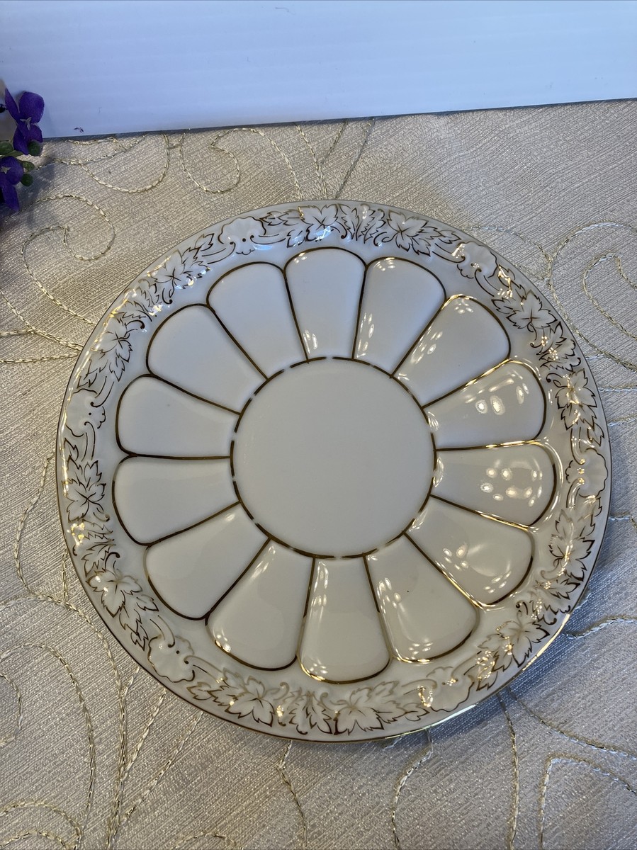 Meissen First Quality X Form White And Gold Scalloped Tea Cup