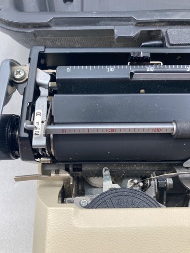 Sears The Achiever Portable Manual Typewriter With Hard Case # 268.52500 - Picture 6 of 14