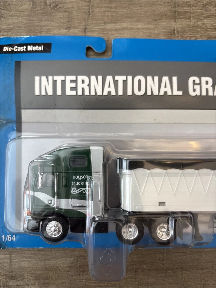 Camión Ertl 1/64 Diecast International Grain Semi Hoyson #12708 Foto 3 de 4