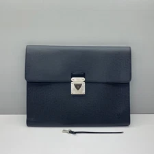 Louis Vuitton 黑色皮革复古锁扣手拿包-