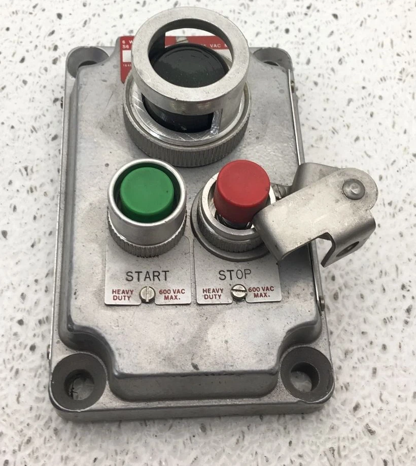 XCS-0A15-GL-LO KILLARK EXPLOSION PROOF PUSHBUTTON CONTROL STATION - Image 2 of 4