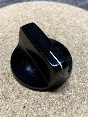 DAKAWARE 1500 / 1520 VINTAGE RADIO DIAL KNOB 1-1/8" ROUND POINTER DAVIES 