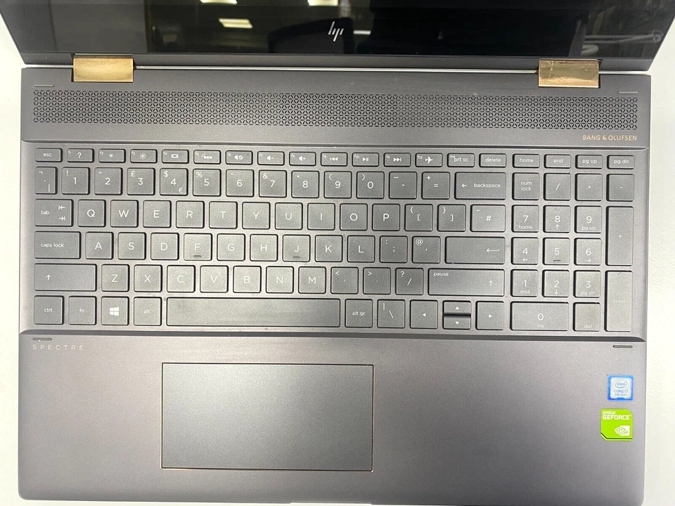 HP Spectre x360 15.6" - Core i7 8th Gen -  512 SSD - 2 in 1 - 16 GB - MX150 - Image 3 of 4